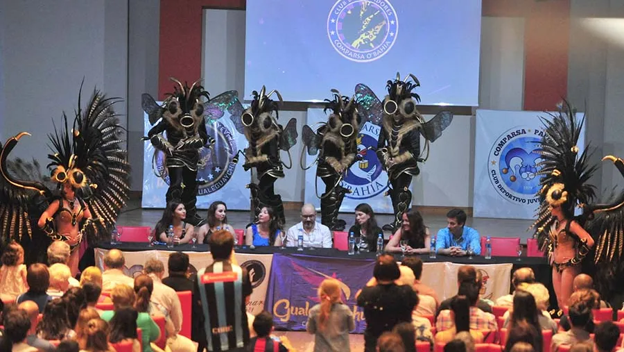 A tres meses de que comience la edición del Carnaval del País el 11 de enero de 2020, las tres comparsas dieron a conocer sus temas, reinas y algunos trajes. A tres meses de que comience la edición del Carnaval del País el 11 de enero de 2020, las tres comparsas dieron a conocer sus temas, reinas y algunos trajes.