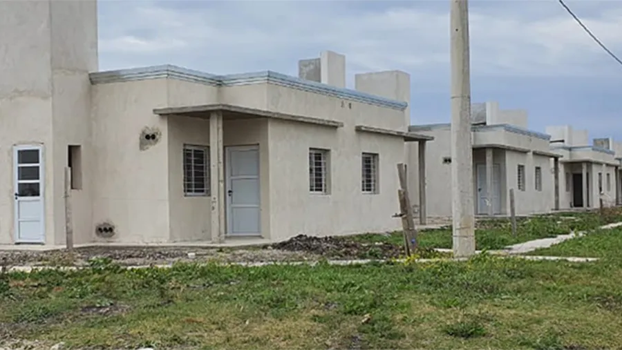 Continúan a buen ritmo las 77 viviendas en cuatro localidades entrerrianas del Programa Primero Tu Casa. Continúan a buen ritmo las 77 viviendas en cuatro localidades entrerrianas del Programa Primero Tu Casa.