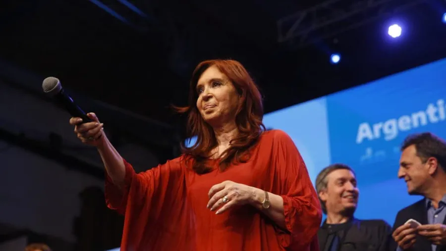 Cristina le pidió a Macri que “tome todas las medidas para aligerar la situación" del país Cristina le pidió a Macri que “tome todas las medidas para aligerar la situación" del país