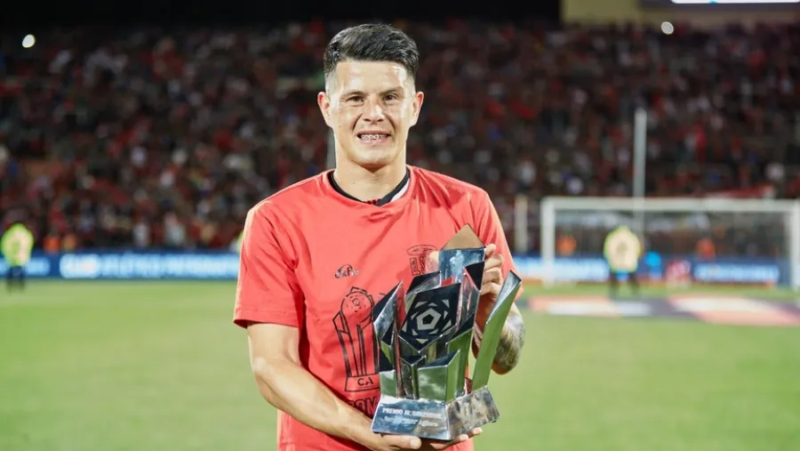 Copa Argentina: Estigarribia recibió el Premio "Sergio Kun Agüero" al máximo goleador