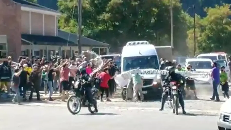 Tras los incidentes en Chubut, el gobierno apuntó contra Arcioni Tras los incidentes en Chubut, el gobierno apuntó contra Arcioni