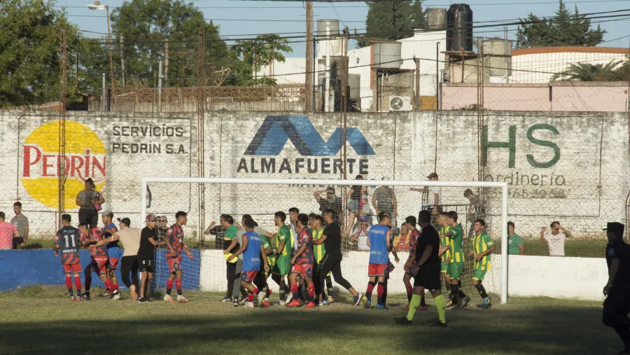La violencia frenó la actividad de la Liga Paranaense de Fútbol hasta nuevo aviso La violencia frenó la actividad de la Liga Paranaense de Fútbol hasta nuevo aviso