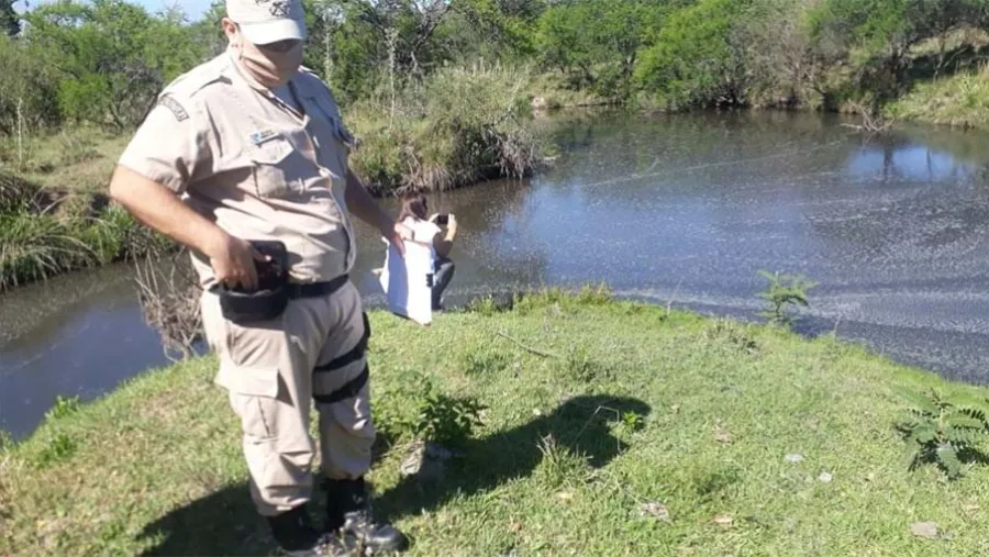 El allanamiento fue realizado por personal de Prefectura Naval Argentina por orden del Juzgado Federal de Concepción del Uruguay que investiga una denuncia por contaminación ambiental. El allanamiento fue realizado por personal de Prefectura Naval Argentina por orden del Juzgado Federal de Concepción del Uruguay que investiga una denuncia por contaminación ambiental.