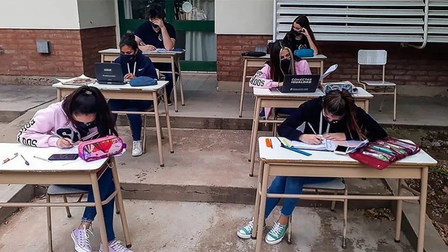 El documento elaborado por la cartera que dirige Nicolás Trotta será presentado el martes próximo en la reunión del Consejo Federal de Educación para debatir su aprobación. El documento elaborado por la cartera que dirige Nicolás Trotta será presentado el martes próximo en la reunión del Consejo Federal de Educación para debatir su aprobación.
