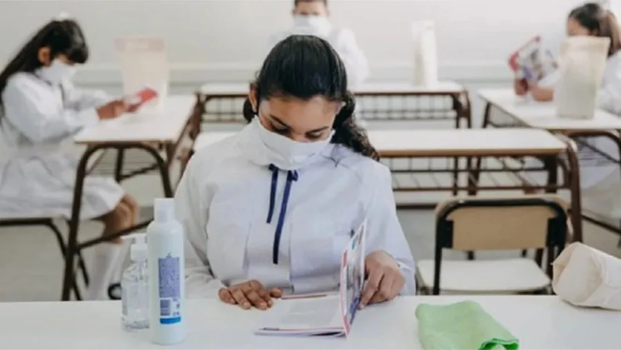 En la mayoría de los países de América Latina las escuelas no fueron abiertas y en todo caso, hubo aperturas muy parciales. En la mayoría de los países de América Latina las escuelas no fueron abiertas y en todo caso, hubo aperturas muy parciales.
