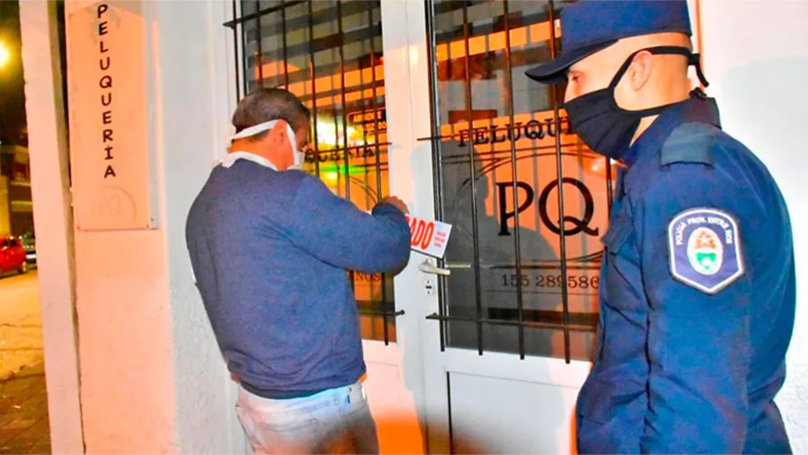 En Concordia la Municipalidad clausuró quince comercios de distintos rubros por violar las normas y protocolos dispuestas por la pandemia del coronavirus. En Concordia la Municipalidad clausuró quince comercios de distintos rubros por violar las normas y protocolos dispuestas por la pandemia del coronavirus.