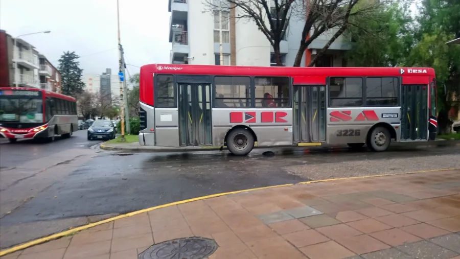 Retoman el servicio de transporte urbano en Paraná Retoman el servicio de transporte urbano en Paraná