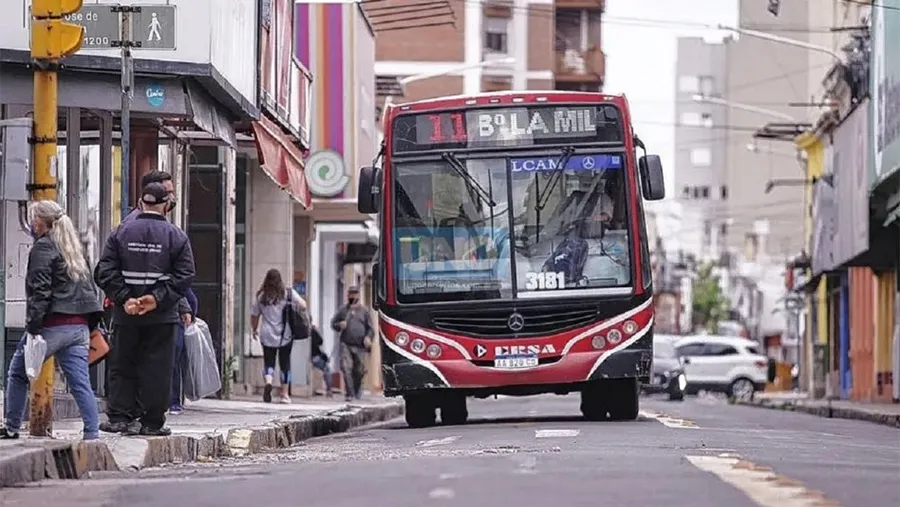 Desde mañana regirá el nuevo cuadro tarifario del boleto de los colectivos urbanos de Paraná. Desde mañana regirá el nuevo cuadro tarifario del boleto de los colectivos urbanos de Paraná.