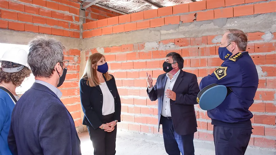 La ministra de Gobierno, Rosario Romero, recorrió las obras de la Comisaría Cuarta, las ampliaciones en la UP 4 y los terrenos donde se emplazará el Barrio Policial en Concepción del Uruguay. La ministra de Gobierno, Rosario Romero, recorrió las obras de la Comisaría Cuarta, las ampliaciones en la UP 4 y los terrenos donde se emplazará el Barrio Policial en Concepción del Uruguay.
