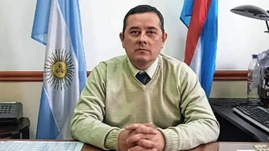 Guillermo Ocampo, comisario de la Policía de Entre Ríos, disponía adicionales paralelos, custodia y operativos para Guillermo Barrios dueño de una distribuidora. Guillermo Ocampo, comisario de la Policía de Entre Ríos, disponía adicionales paralelos, custodia y operativos para Guillermo Barrios dueño de una distribuidora.