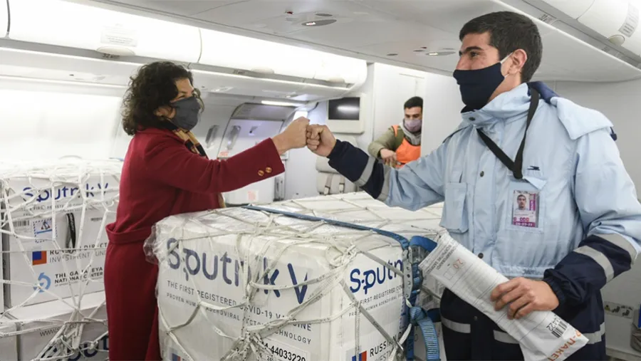El nuevo vuelo de Moscú traerá 100 mil dosis de componente 1 y 400 mil dosis del esperado componente 2. El nuevo vuelo de Moscú traerá 100 mil dosis de componente 1 y 400 mil dosis del esperado componente 2.