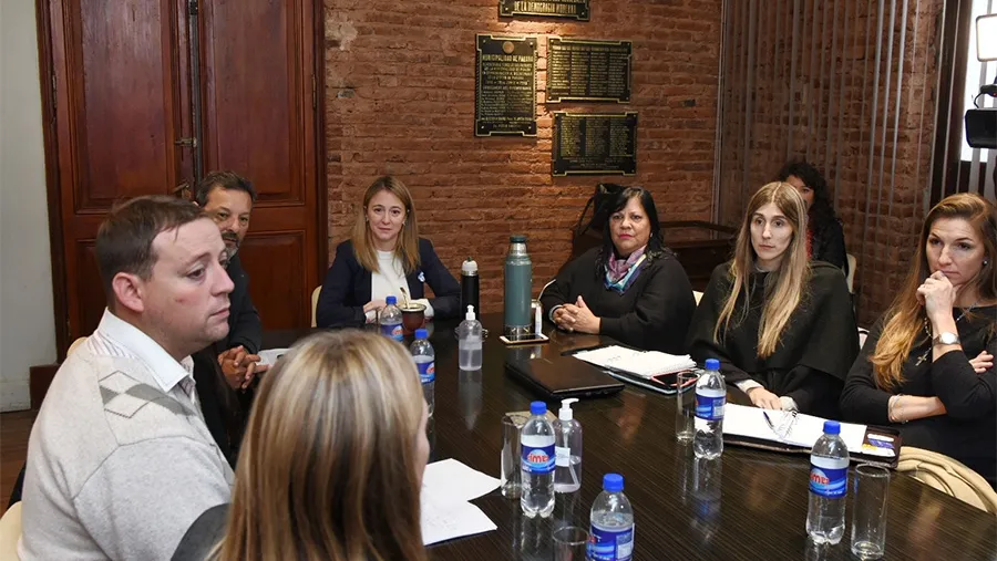 El Ejecutivo Municipal de Paraná presentó a los concejales los alcances del programa de Residuos Sólidos Urbanos. El Ejecutivo Municipal de Paraná presentó a los concejales los alcances del programa de Residuos Sólidos Urbanos.