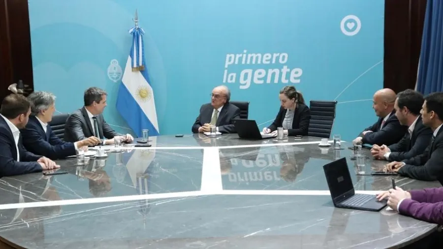 Cresto analizó con De Mendiguren medidas para la producción y la industria en Concordia Cresto analizó con De Mendiguren medidas para la producción y la industria en Concordia