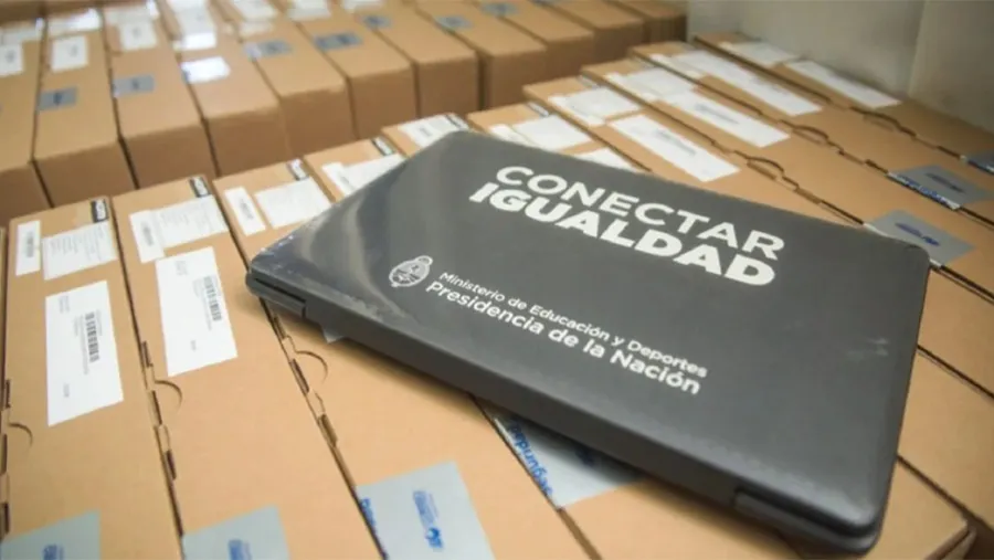El Estado argentino repatrió fondos que tenía depositados en el FMI y que serán destinados a la compra de 70 mil computadoras en el marco del Programa de conectividad federal “Juana Manso” que lleva adelante la cartera educativa. El Estado argentino repatrió fondos que tenía depositados en el FMI y que serán destinados a la compra de 70 mil computadoras en el marco del Programa de conectividad federal “Juana Manso” que lleva adelante la cartera educativa.
