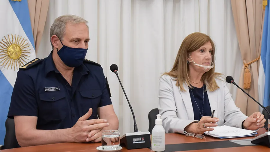 La ministra de Gobierno y Justicia, Rosario Romero y el jefe de la Policía de Entre Ríos, comisario general Gustavo Maslein. La ministra de Gobierno y Justicia, Rosario Romero y el jefe de la Policía de Entre Ríos, comisario general Gustavo Maslein.
