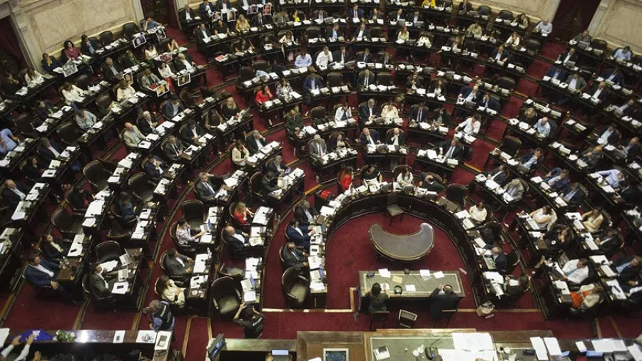 Pobre labor legislativa: se aprobaron sólo 37 leyes en 2019, cuando el promedio desde 2011 es de 100 leyes. Pobre labor legislativa: se aprobaron sólo 37 leyes en 2019, cuando el promedio desde 2011 es de 100 leyes.