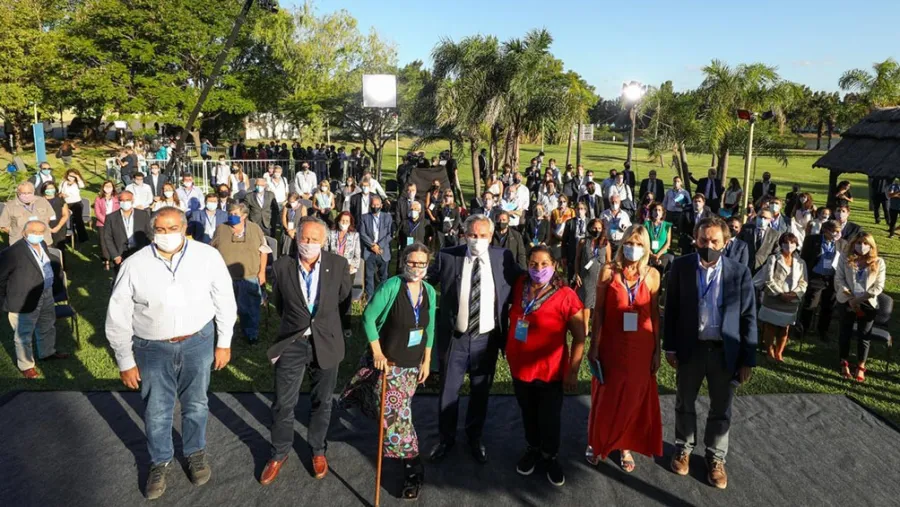 En el Consejo Económico y Social Fernández instó a reactivar la industria y el empleo En el Consejo Económico y Social Fernández instó a reactivar la industria y el empleo