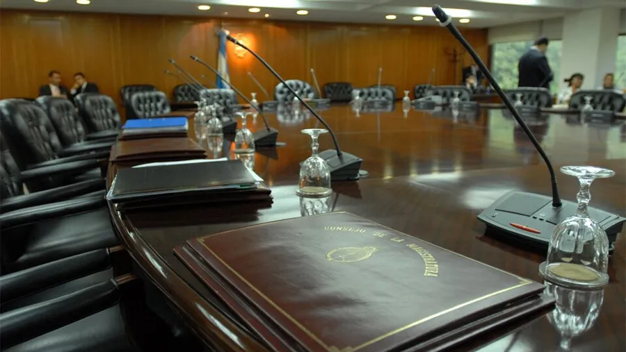 Queda poco tiempo para tanta negociación de poder en la Cámara de Diputados vinculada a la composición del Consejo de la Magistratura. Queda poco tiempo para tanta negociación de poder en la Cámara de Diputados vinculada a la composición del Consejo de la Magistratura.