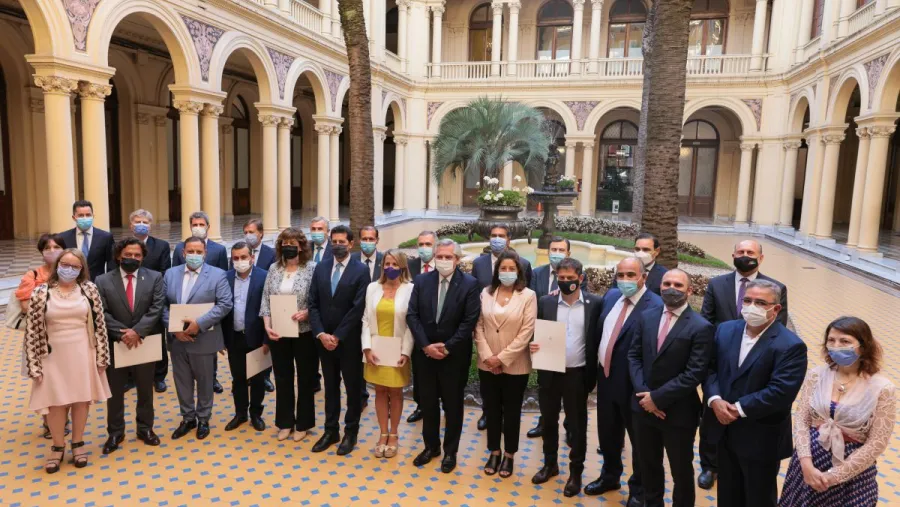 El Ejecutivo envió al Congreso el Consenso Fiscal para su aprobación El Ejecutivo envió al Congreso el Consenso Fiscal para su aprobación