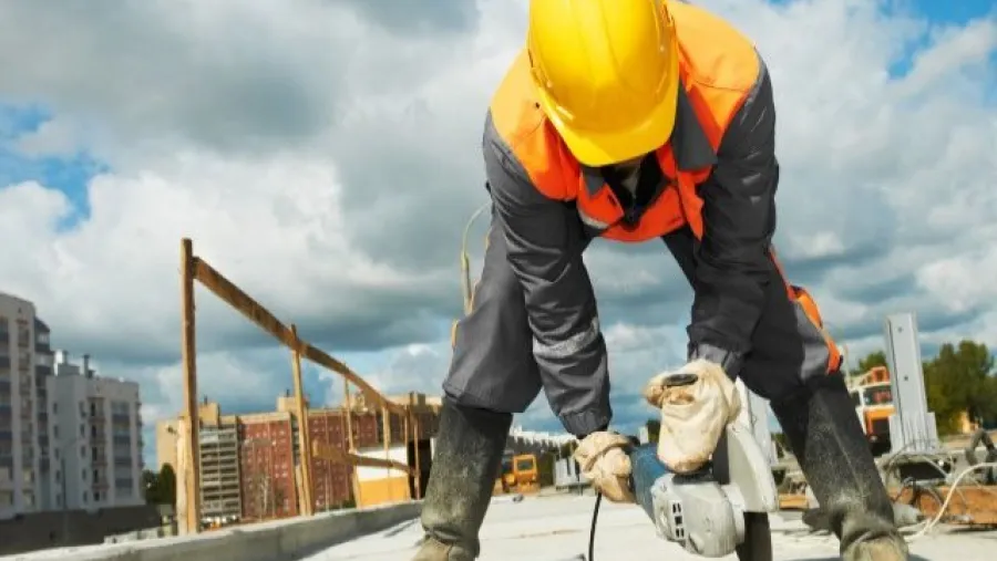 La actividad industrial creció 4,7% y la construcción mejoró un 8,8% interanual en abril La actividad industrial creció 4,7% y la construcción mejoró un 8,8% interanual en abril
