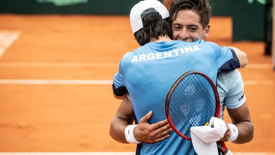 Copa Davis: Báez y Schwartzman no fallaron y dejaron a la Argentina match point Copa Davis: Báez y Schwartzman no fallaron y dejaron a la Argentina match point