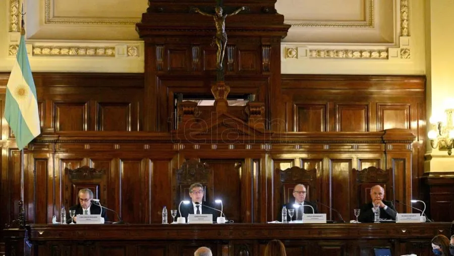 La actual Corte Suprema está integrada por cuatro miembros. La actual Corte Suprema está integrada por cuatro miembros.