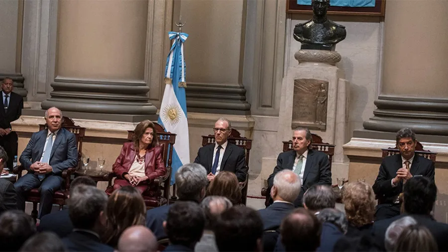 La única certeza en la coalición de gobierno es que el nombre del candidato o candidata surgirá después de las elecciones del 14 de noviembre próximo y tras una ronda de consultas con la oposición en el Congreso. La única certeza en la coalición de gobierno es que el nombre del candidato o candidata surgirá después de las elecciones del 14 de noviembre próximo y tras una ronda de consultas con la oposición en el Congreso.
