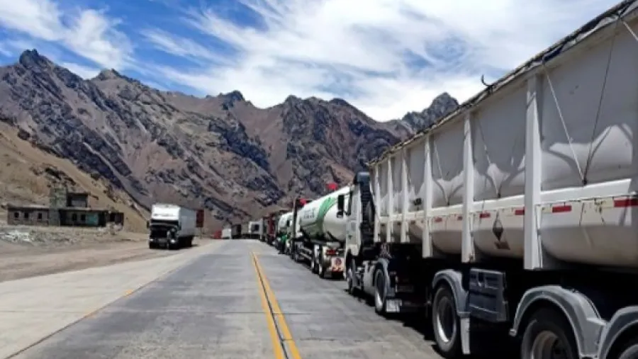 Preocupa a transportistas entrerrianos el corte del principal paso fronterizo con Chile Preocupa a transportistas entrerrianos el corte del principal paso fronterizo con Chile