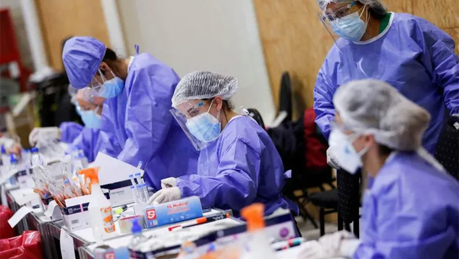 El aumento de nuevos contagios que había empezado a darse de manera lenta pero sostenida desde el 17 de abril, se acentuó en las últimas semanas. El aumento de nuevos contagios que había empezado a darse de manera lenta pero sostenida desde el 17 de abril, se acentuó en las últimas semanas.