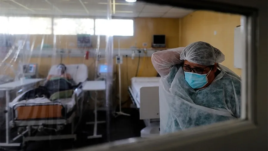 El Ministerio de Salud de la Nación informó este sábado que, en las últimas 24 horas, se registraron 170 muertes y 18.024 nuevos contagios de coronavirus. El Ministerio de Salud de la Nación informó este sábado que, en las últimas 24 horas, se registraron 170 muertes y 18.024 nuevos contagios de coronavirus.