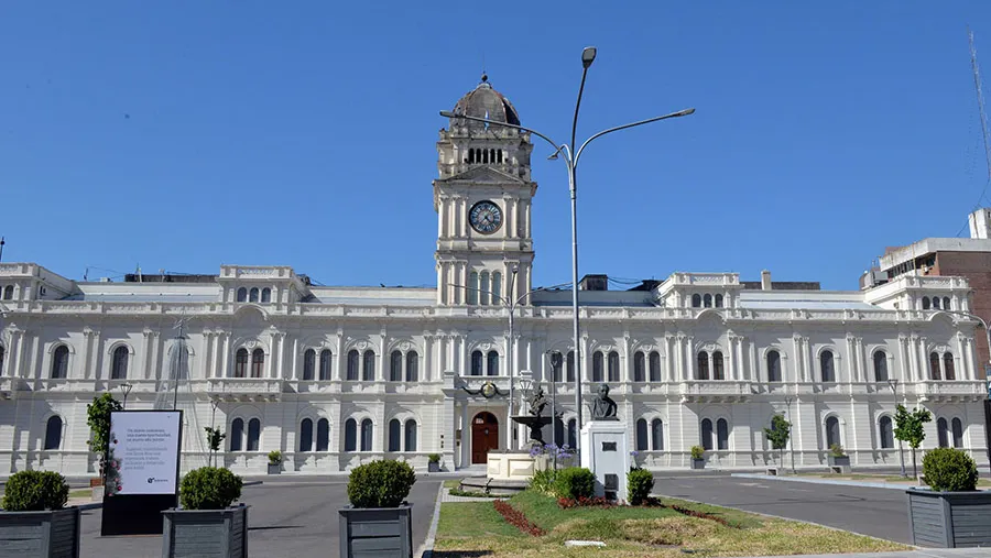 El Ejecutivo Provincial y el Banco de Entre Ríos anunciaron líneas de créditos por 1.000 millones de pesos, con tasa fija del 24 por ciento, destinadas a micro, medianas y pequeñas empresas para el pago de haberes y capital de trabajo. El Ejecutivo Provincial y el Banco de Entre Ríos anunciaron líneas de créditos por 1.000 millones de pesos, con tasa fija del 24 por ciento, destinadas a micro, medianas y pequeñas empresas para el pago de haberes y capital de trabajo.
