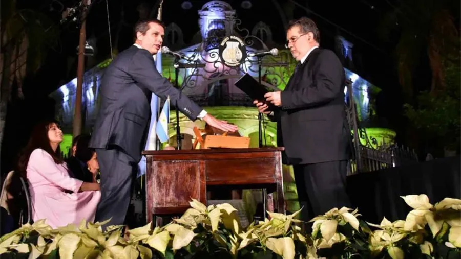 Enrique Cresto asumió su segundo mandato en la Municipalidad de Concordia, con la presencia del gobernador Gustavo Bordet y un saludo grabado del ex gobernador Sergio Urribarri. Enrique Cresto asumió su segundo mandato en la Municipalidad de Concordia, con la presencia del gobernador Gustavo Bordet y un saludo grabado del ex gobernador Sergio Urribarri.