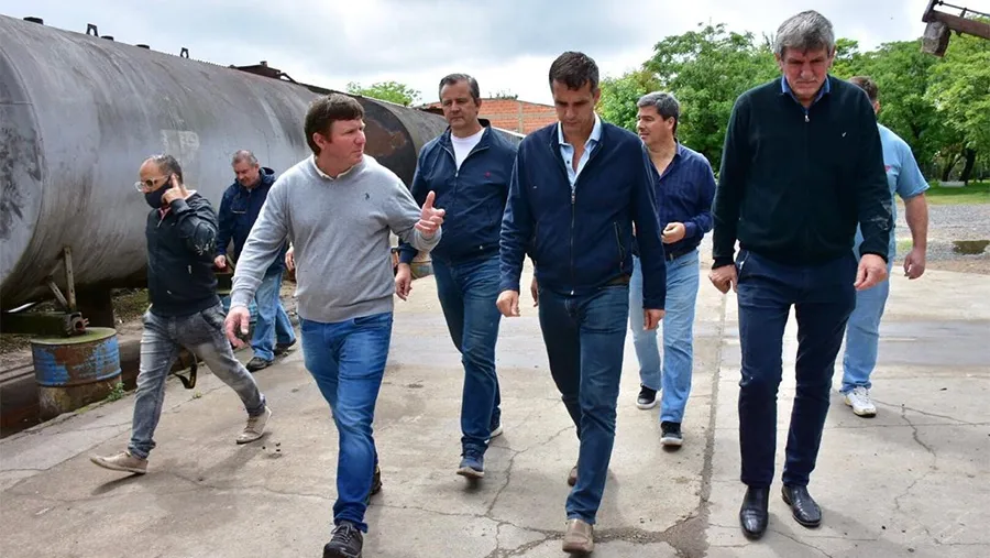Enrique Cresto visito hoy emprendimientos productivos en Aldea Santa Rosa y destacó las cadenas de valor de la provincia en materia productiva e industrial. Enrique Cresto visito hoy emprendimientos productivos en Aldea Santa Rosa y destacó las cadenas de valor de la provincia en materia productiva e industrial.