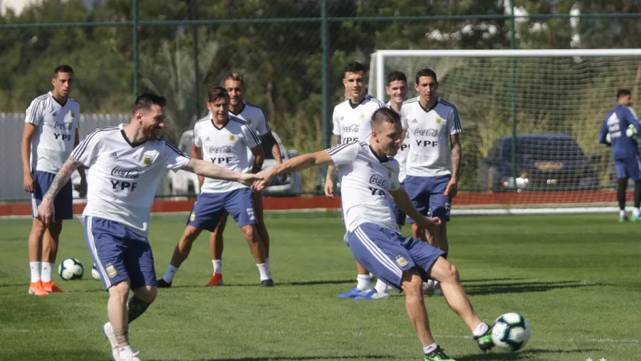 Copa América: Scaloni probó con Pezzella y Acuña entre los titulares Copa América: Scaloni probó con Pezzella y Acuña entre los titulares