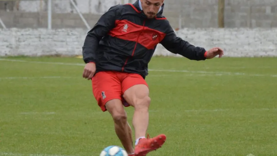 Damián Lemos Patronato inició la semana con todo el plantel en un solo horario y trabajos tácticos