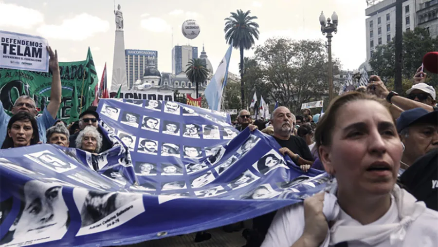 Jueces, fiscales, abogados y referentes de derechos humanos, en alerta por el desmantelamiento de los derechos humanos en la Argentina. Jueces, fiscales, abogados y referentes de derechos humanos, en alerta por el desmantelamiento de los derechos humanos en la Argentina.