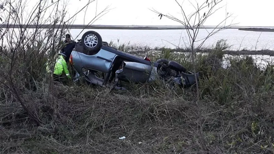 Despiste y vuelco en el puente Victoria-Rosario Despiste y vuelco en el puente Victoria-Rosario