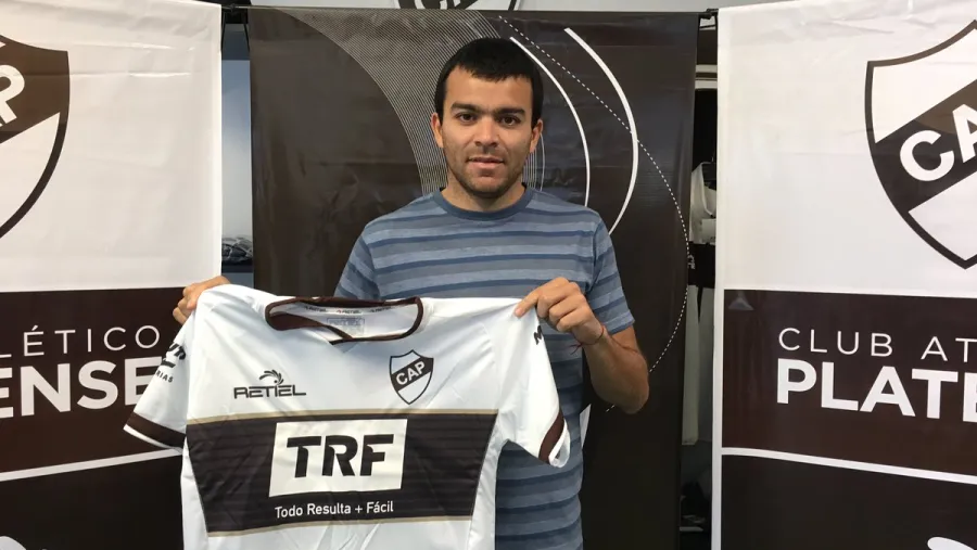 Facundo Curuchet El entrerriano Facundo Curuchet seguirá vistiendo la camiseta de Platense