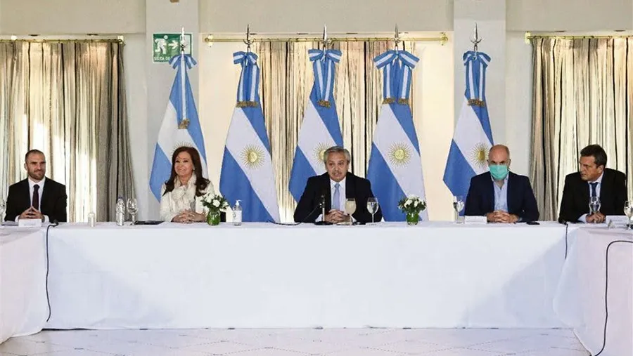 El programa que servirá como hoja de ruta para el refinanciamiento de la deuda con el FMI debe atravesar el diálogo político. Ese es el desafío para el gobierno y la oposición. El programa que servirá como hoja de ruta para el refinanciamiento de la deuda con el FMI debe atravesar el diálogo político. Ese es el desafío para el gobierno y la oposición.