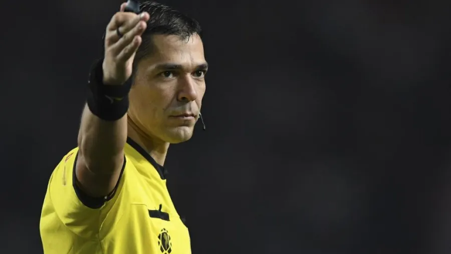Copa América: Díaz de Vivar dirigirá el partido de Argentina y Tobar la final Copa América: Díaz de Vivar dirigirá el partido de Argentina y Tobar la final