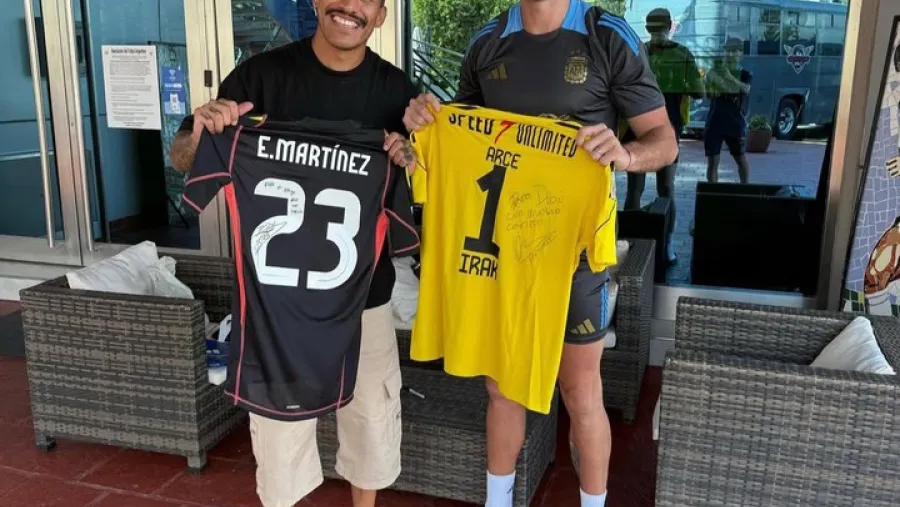 El paranaense “Nacho” Arce se reencontró con el “Dibu” Martínez en el predio de Ezeiza El paranaense “Nacho” Arce se reencontró con el “Dibu” Martínez en el predio de Ezeiza