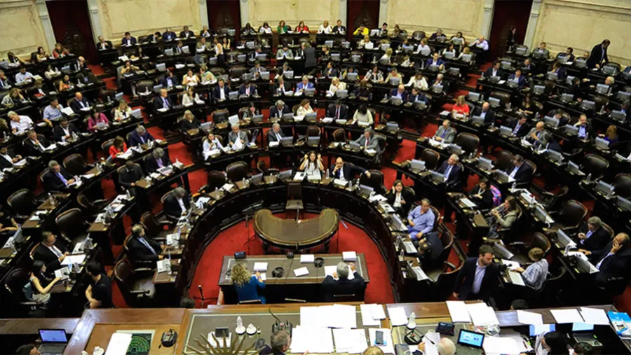 Diputados buscará aprobar el proyecto de ley que permita realizar juicio en ausencia por el atentado a la AMIA. Diputados buscará aprobar el proyecto de ley que permita realizar juicio en ausencia por el atentado a la AMIA.