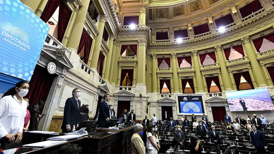 Diputados pudo sesionar recién el jueves pasado para debatir un conjunto de 4 de los 27 temas enviado por el Ejecutivo. Diputados pudo sesionar recién el jueves pasado para debatir un conjunto de 4 de los 27 temas enviado por el Ejecutivo.
