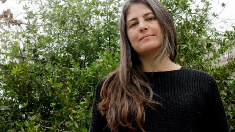 Por su libro No es un río Por su libro No es un río