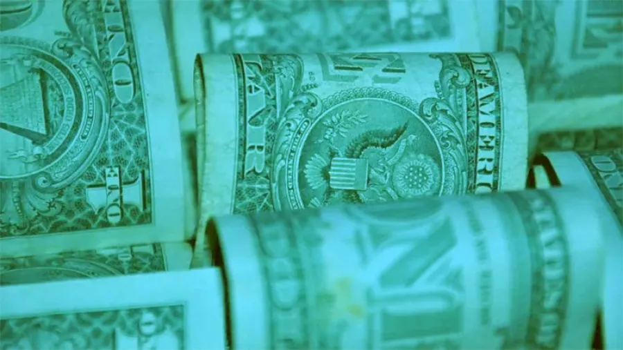 Dolares. Dolares.