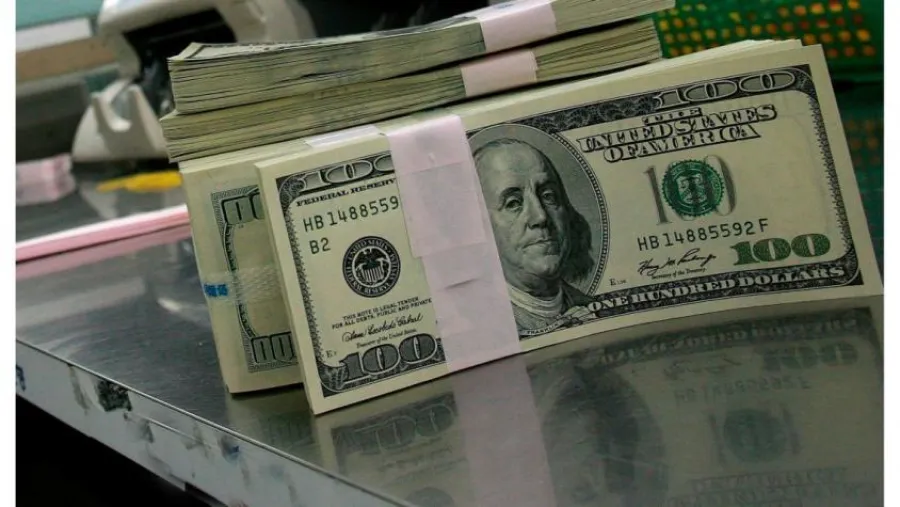 Dolares. Dolares.