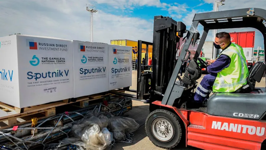 Llegada de contenedores con la vacuna Sputnik V al aeropuerto de Ezeiza. Llegada de contenedores con la vacuna Sputnik V al aeropuerto de Ezeiza.