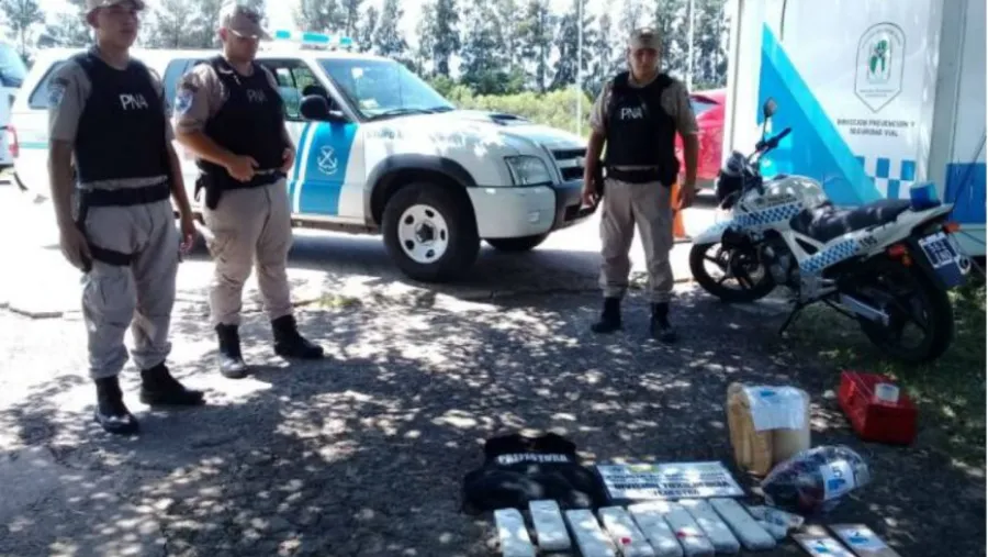 Secuestraron 7 kilos de droga que eran transportados en un colectivo Secuestraron 7 kilos de droga que eran transportados en un colectivo