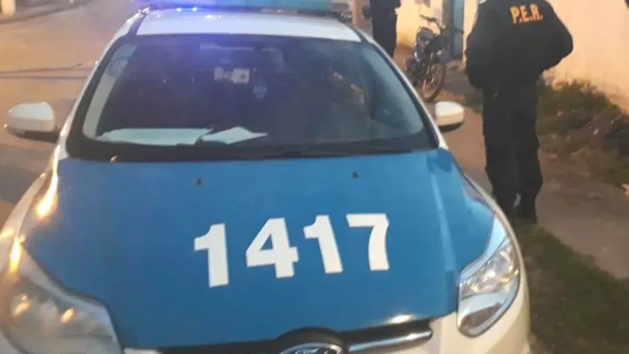 La Policía en el procedimiento de calle Ayacucho y Etchevehere de Gualeguaychú. La Policía en el procedimiento de calle Ayacucho y Etchevehere de Gualeguaychú.