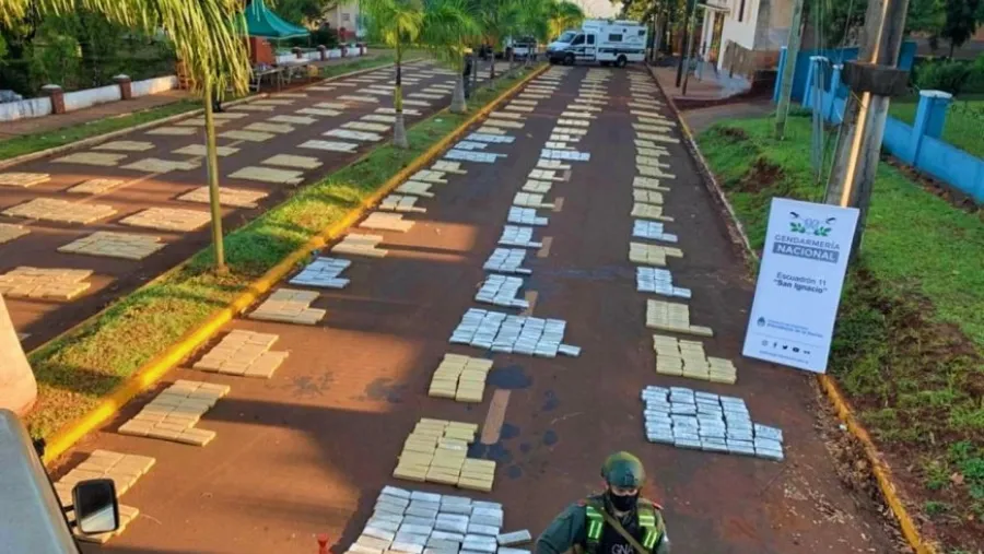 Incautaron más de 4.500 kilos de marihuana de un camión que transitaba por ruta 14 Incautaron más de 4.500 kilos de marihuana de un camión que transitaba por ruta 14